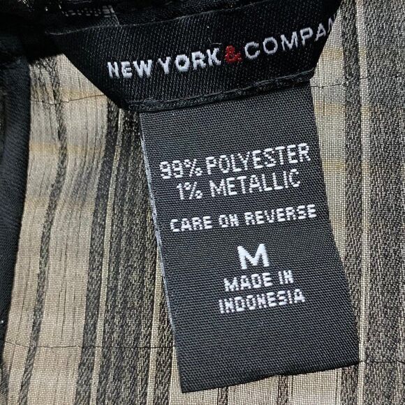 NWT New York & Company Short Sleeve Ruffle Blouse - Picture 3 of 4